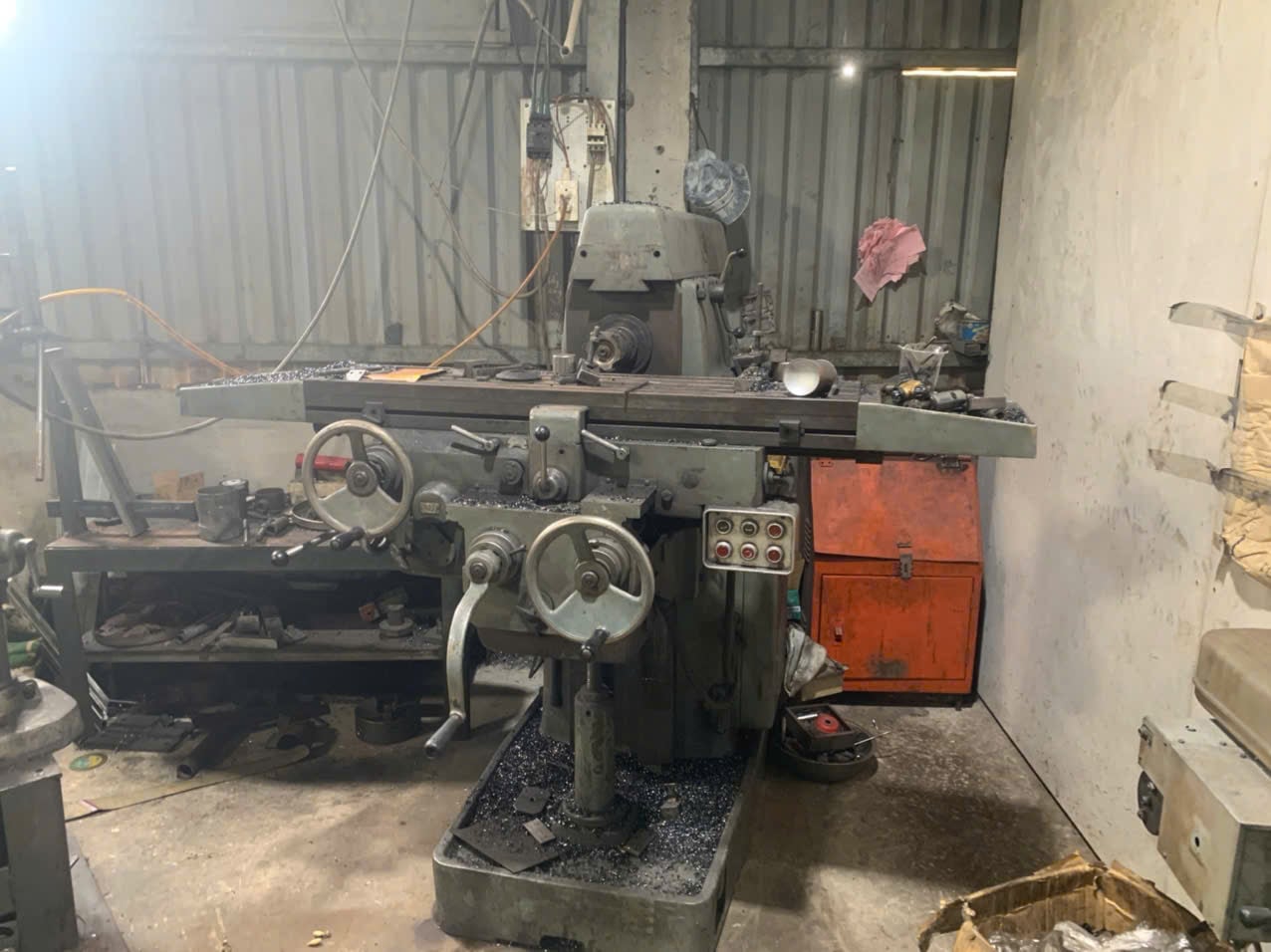Milling machine